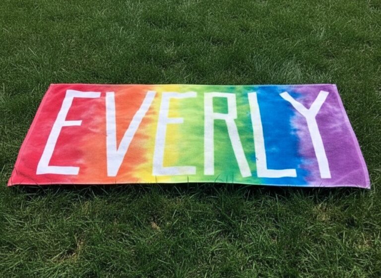 DIY Personalized Tie-Dye Pool Towels